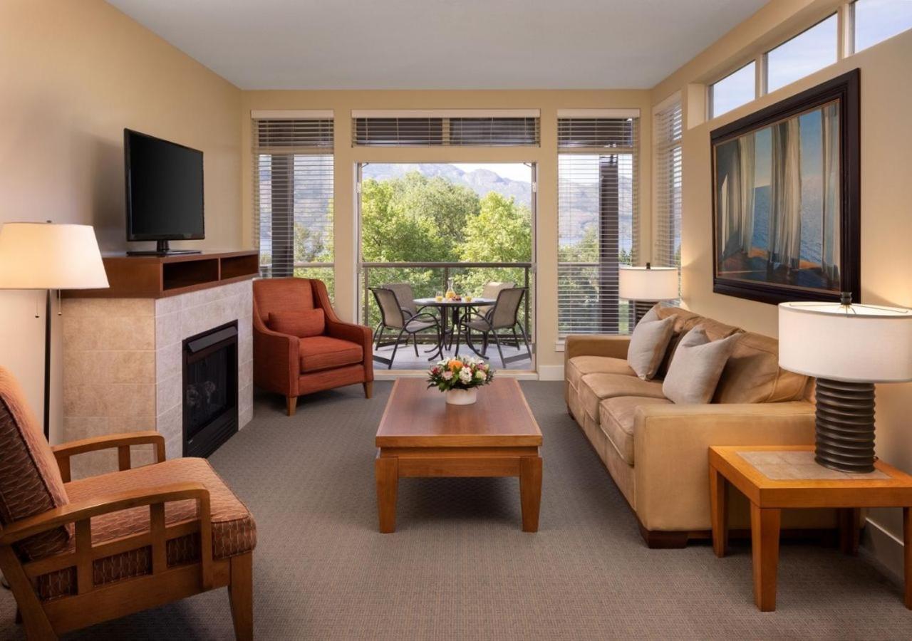 The Cove Lakeside Resort Вест-Келоуна Экстерьер фото