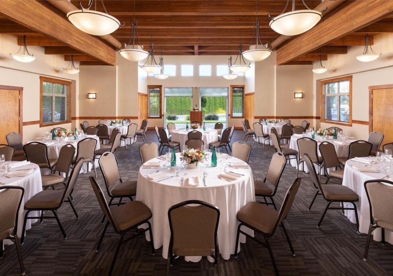 The Cove Lakeside Resort Вест-Келоуна Экстерьер фото