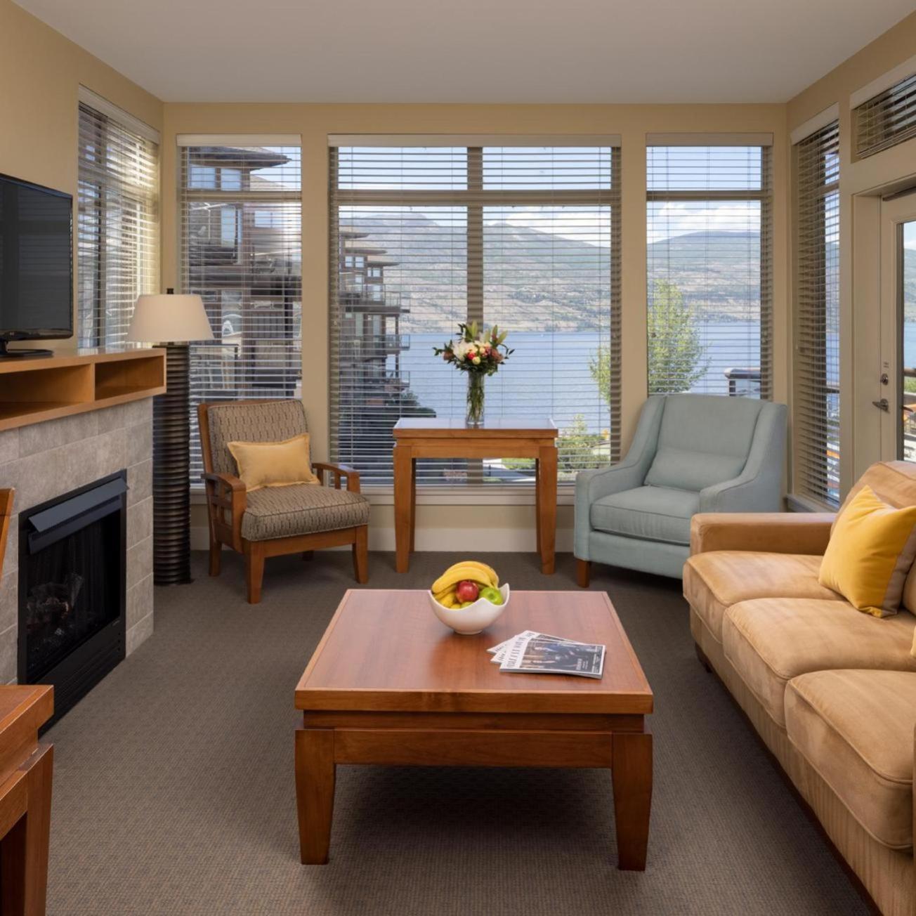 The Cove Lakeside Resort Вест-Келоуна Экстерьер фото
