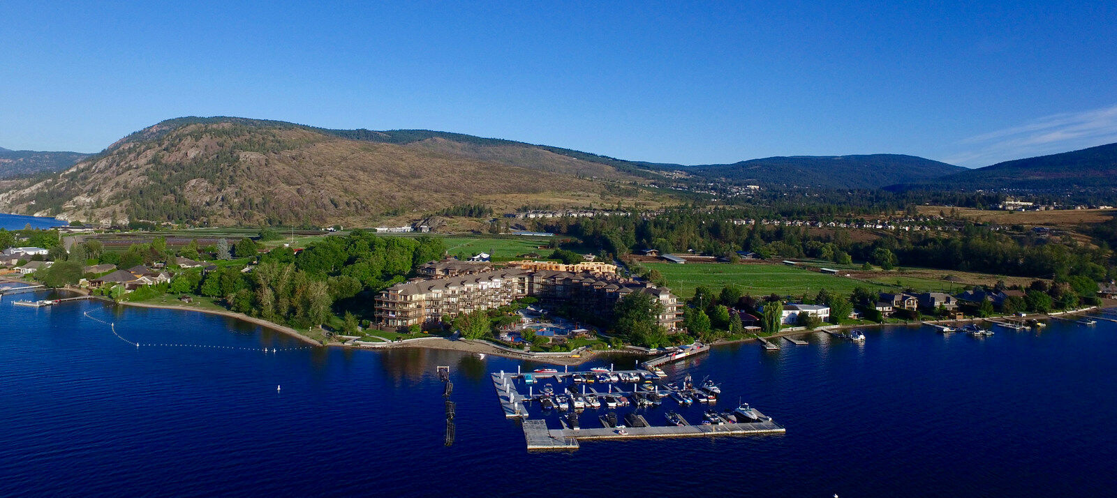 The Cove Lakeside Resort Вест-Келоуна Экстерьер фото
